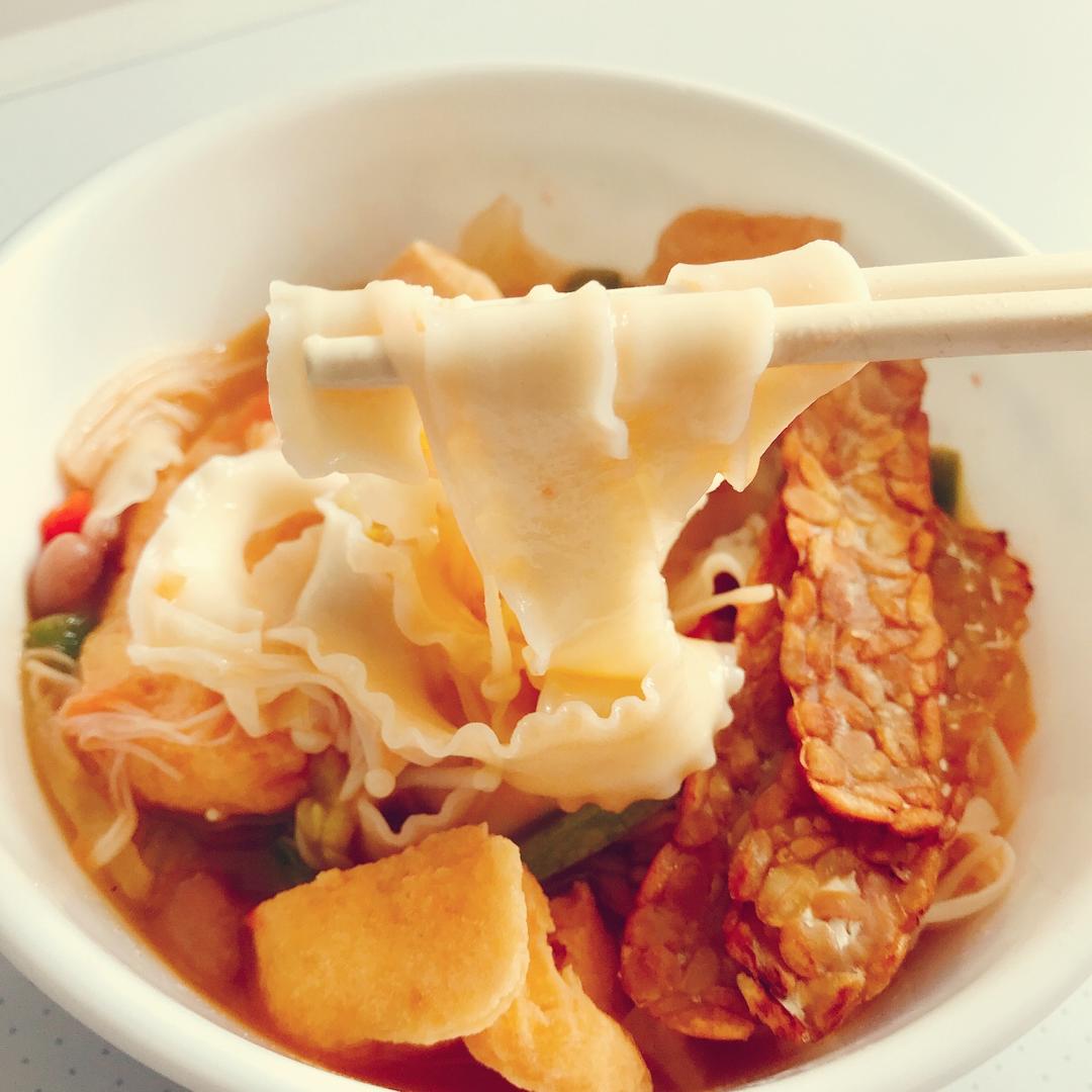 热乎乎、浓香型的什锦炝锅面，来一碗·圆满素食