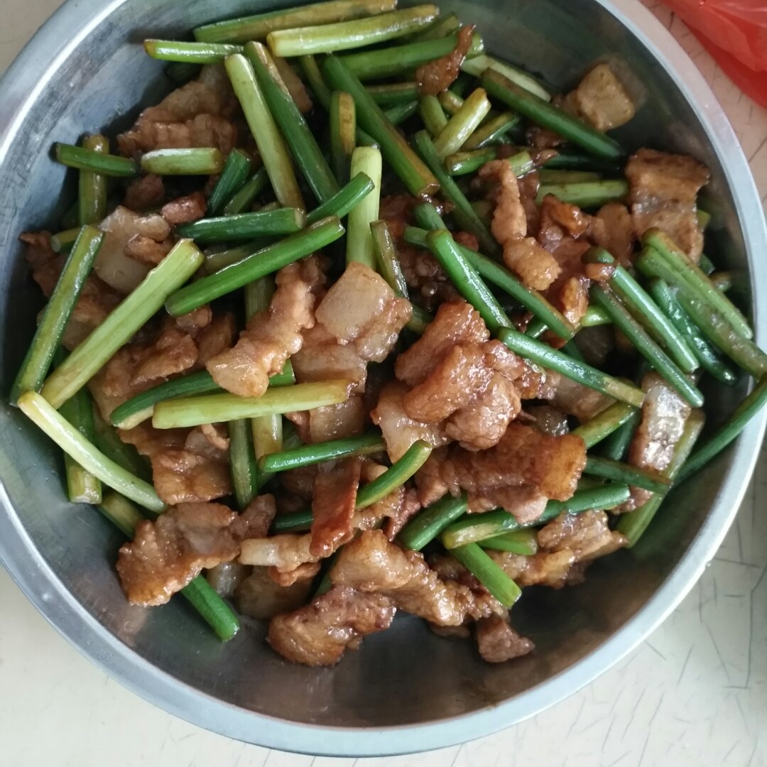 五花肉炒蒜苔 / 蒜薹炒肉