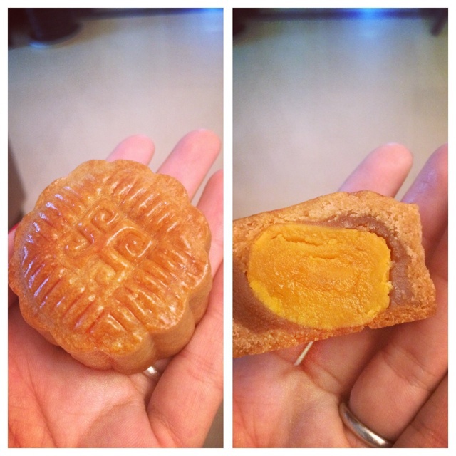 广式月饼——蛋黄莲蓉月饼