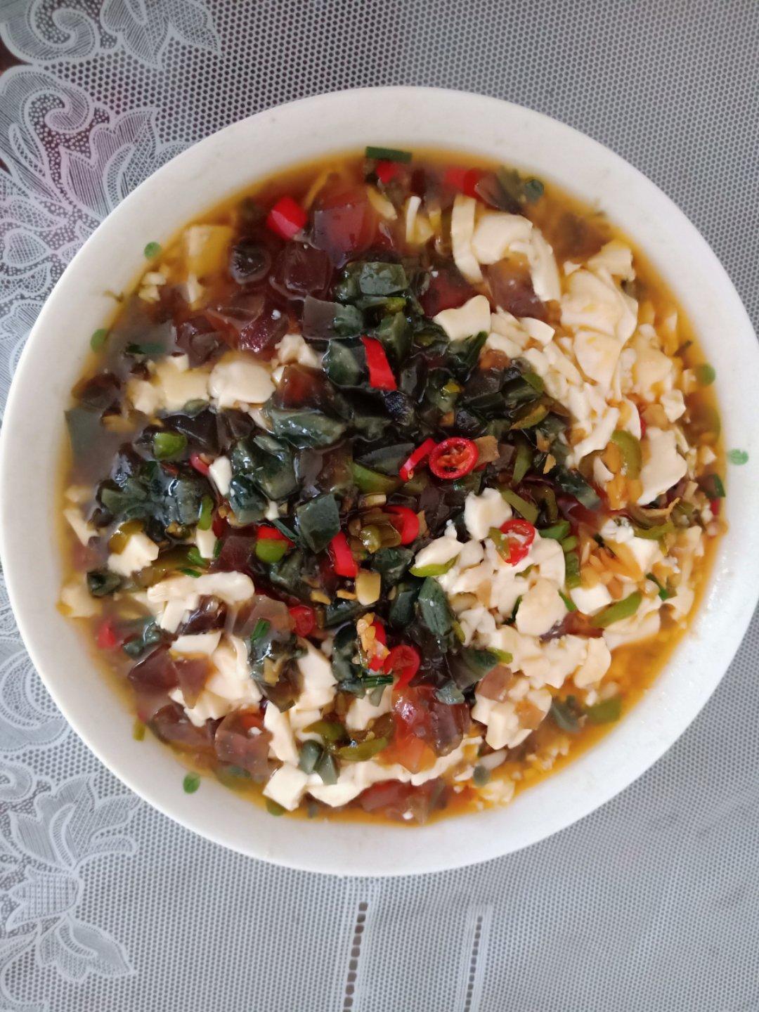 双椒拌皮蛋豆腐
