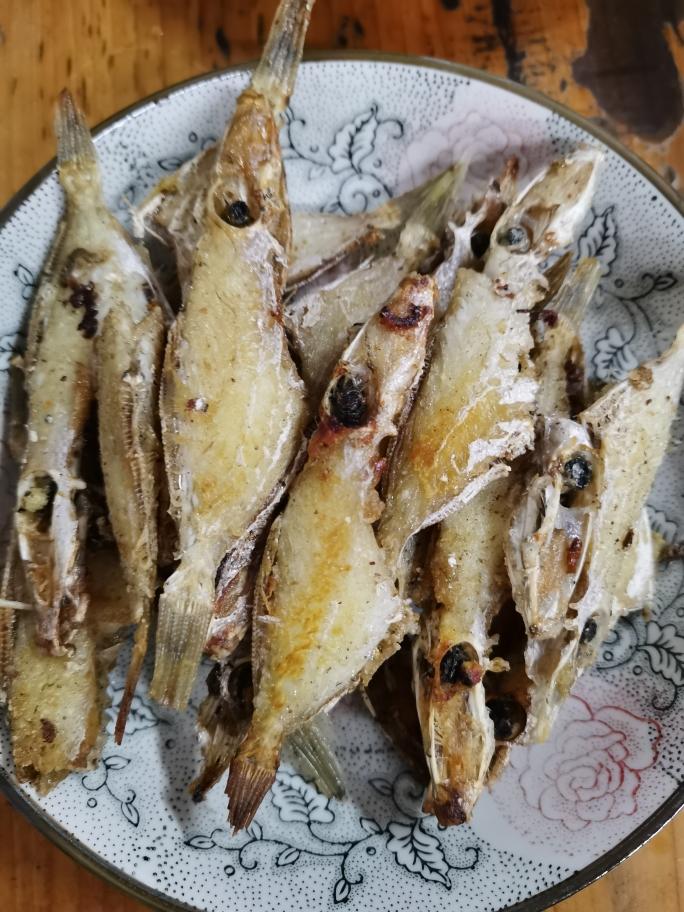【香煎剥皮鱼的做法步骤图，香煎剥皮鱼怎么做好吃】大只乐豆_下厨房