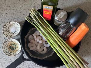 香煎芦笋虾仁的做法 步骤1
