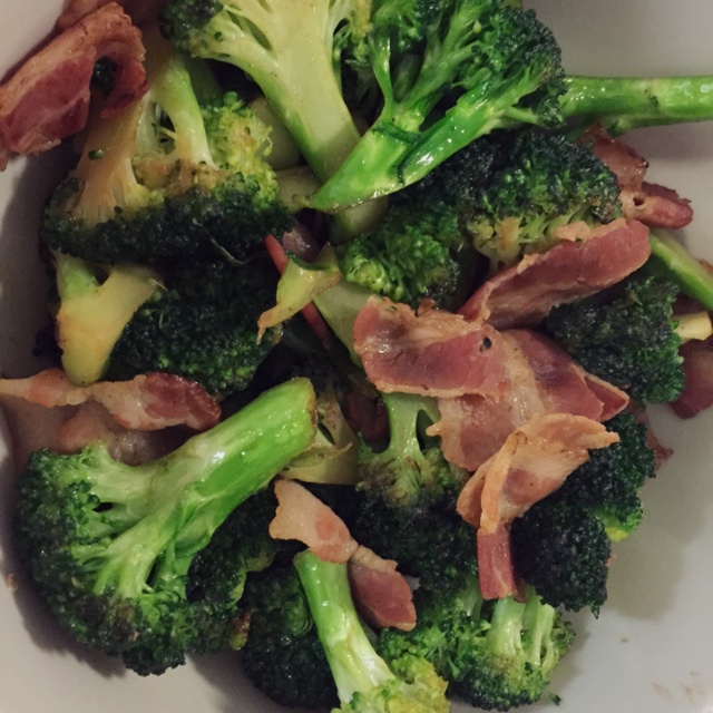 西兰花香菇炒培根