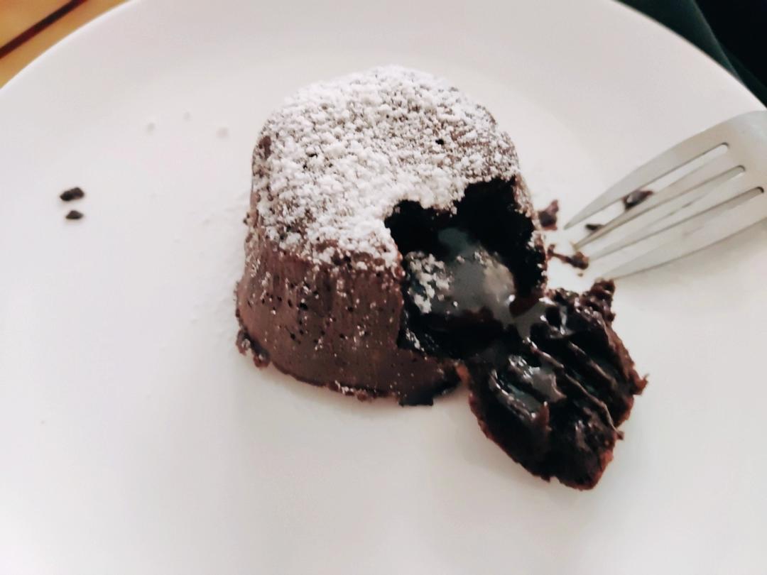 巧克力熔岩蛋糕(全图文超简单)