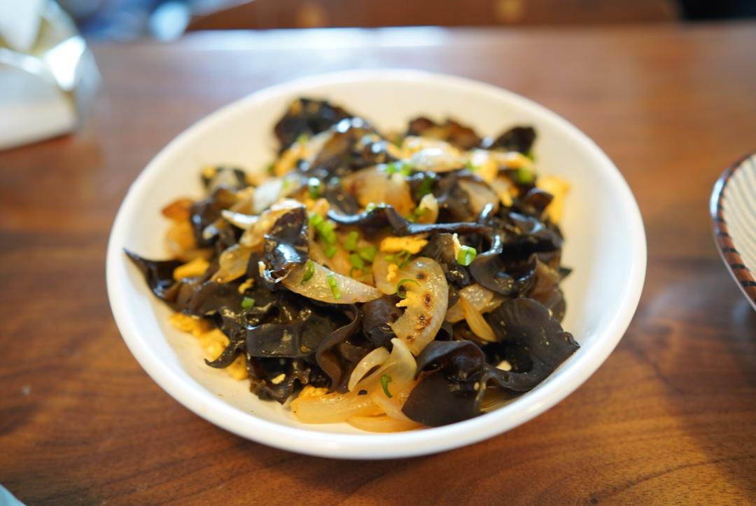 木耳炒鸡蛋 Wood ear Mushrooms with Egg