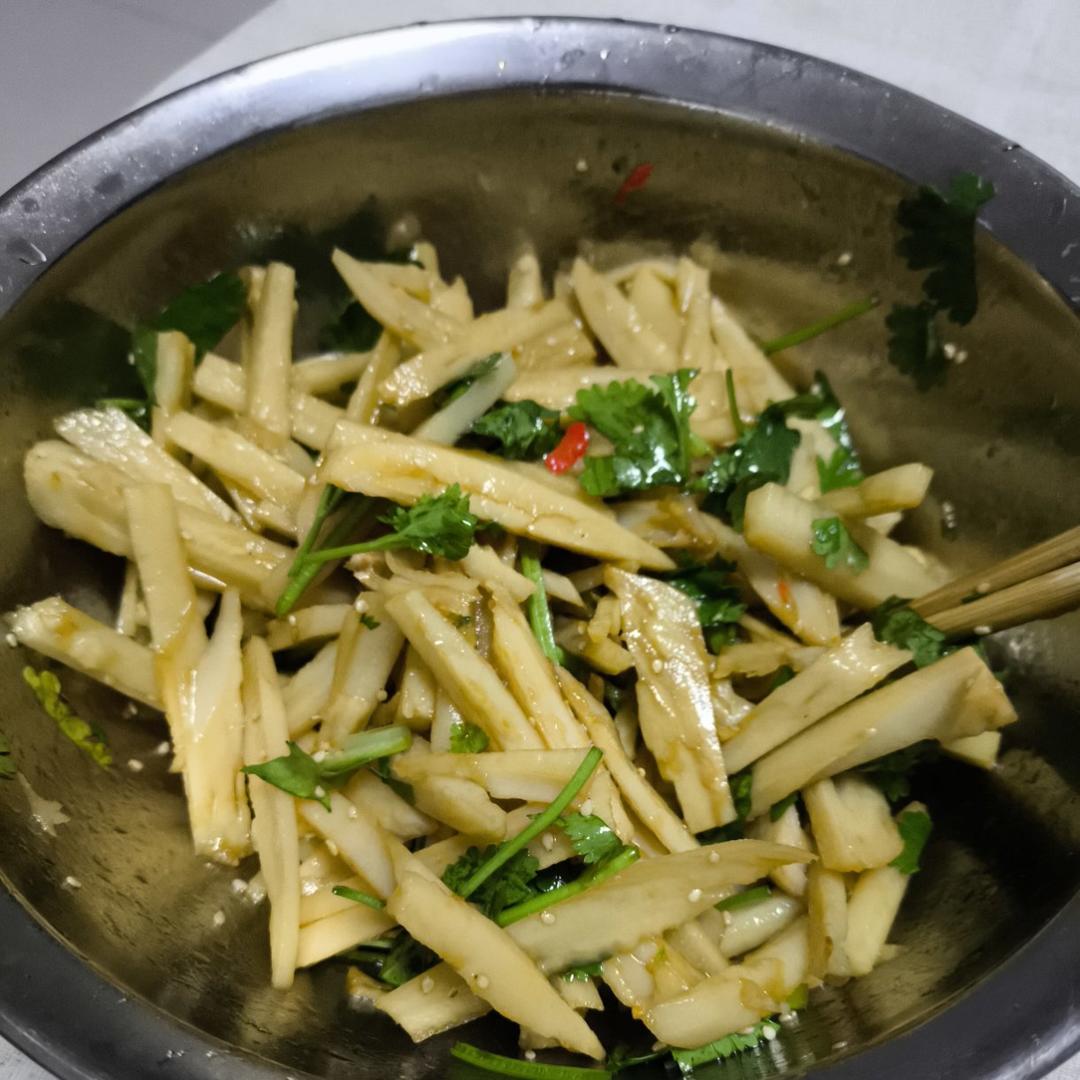 我妈的拿手菜！！炝拌藕丝！酸辣脆爽！