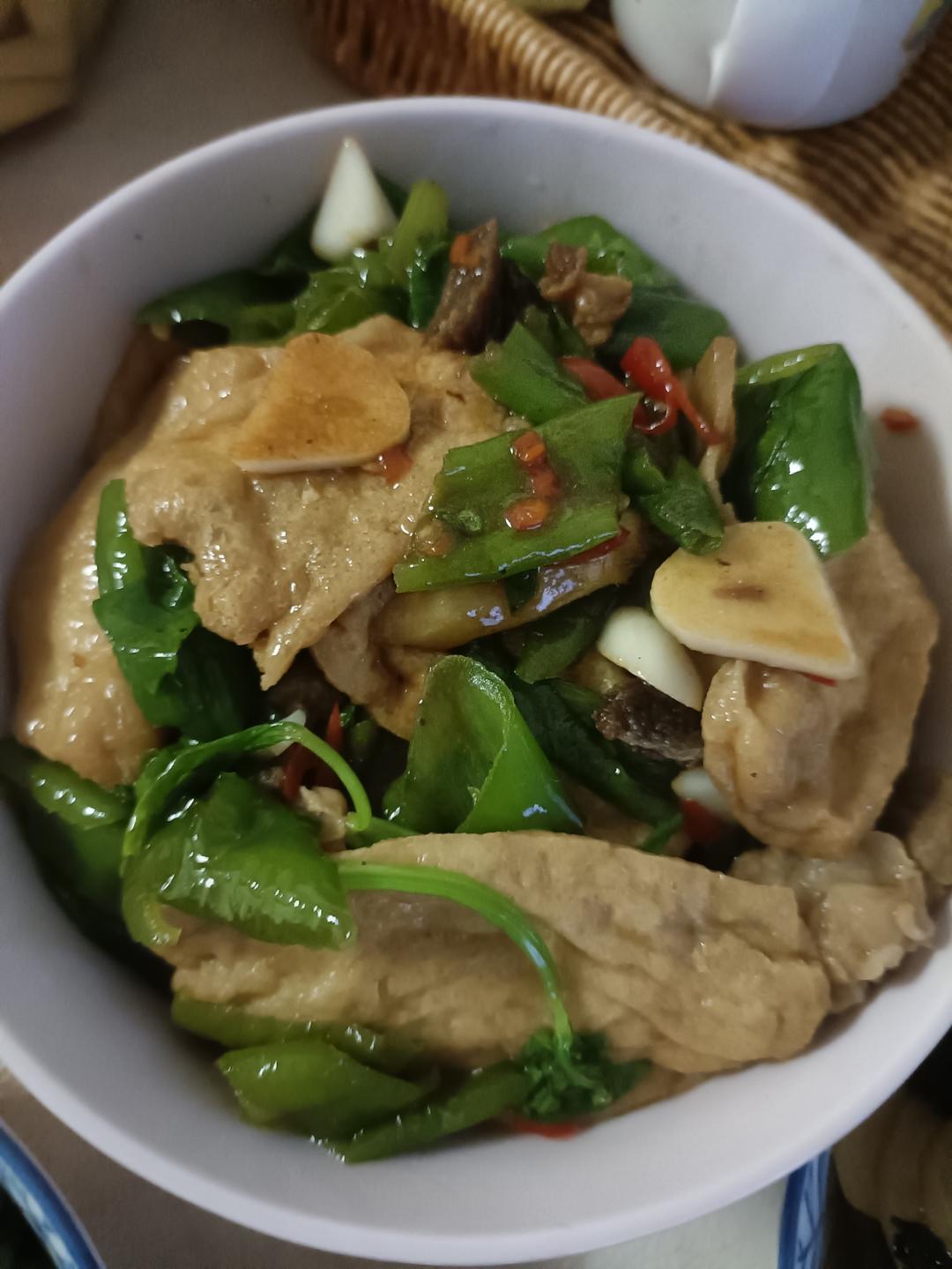 吃一大盒031｜家常油豆腐炒肉