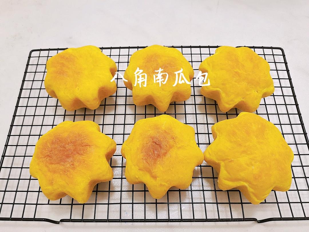 烤了一盘花儿~八角南瓜大鼓面包