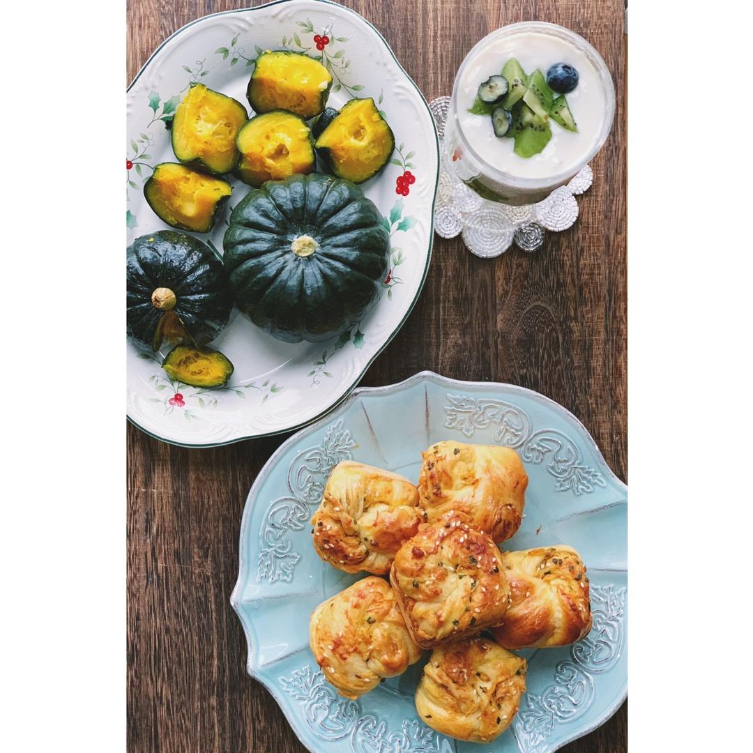 香葱肉松小方块面包