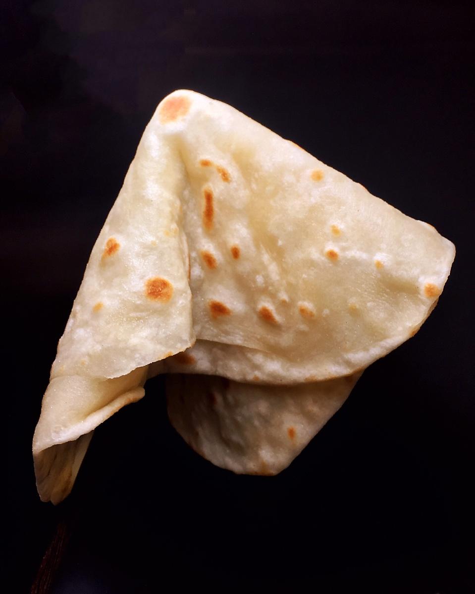 烙春饼(用视频告诉你，这饼有多软)