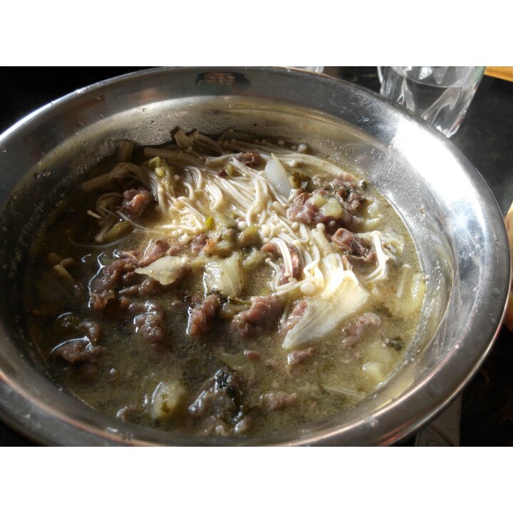 金针酸菜肥牛煲