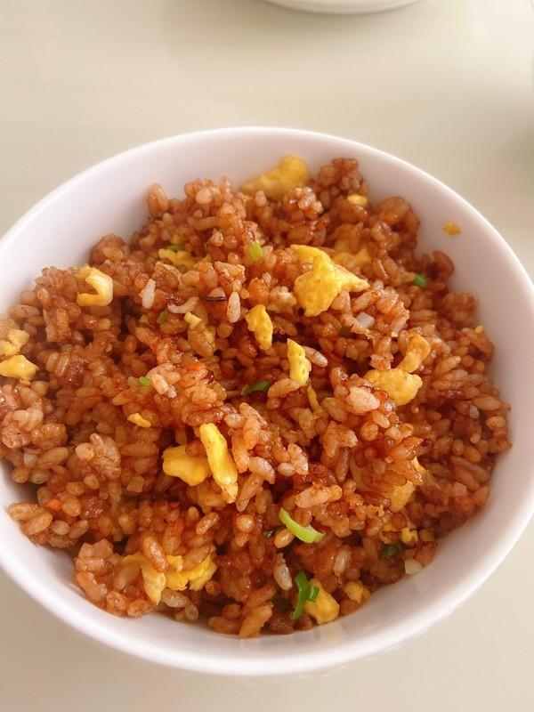 厨师长教你：“酱油炒饭”的家常做法，里面满满的小技巧，很受用