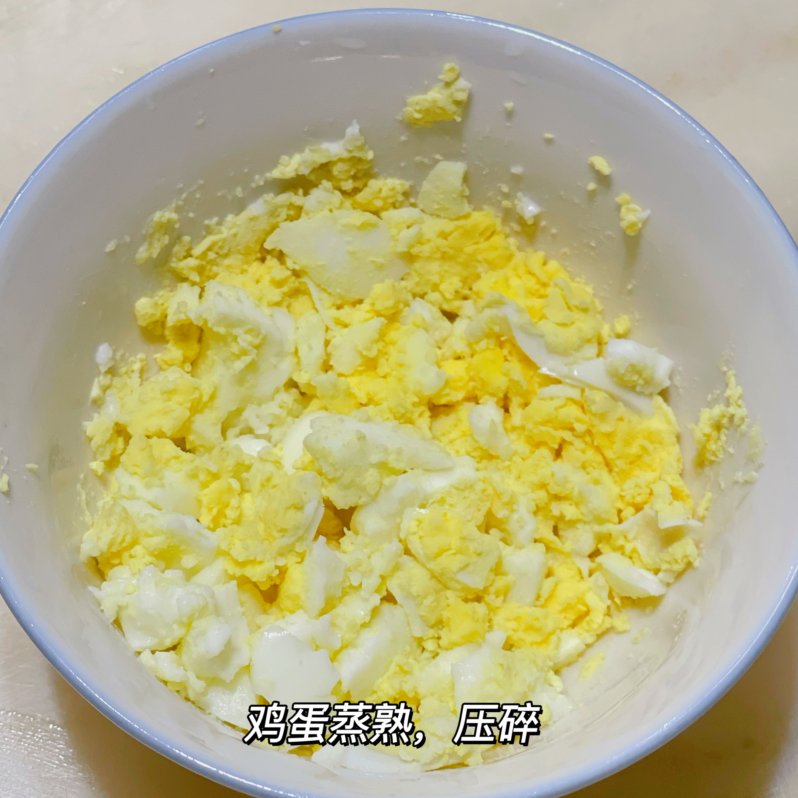 鸡蛋芥末青瓜酱贝果的做法 步骤3