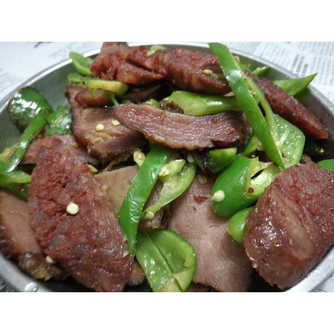 家常菜之辣椒炒熏肉