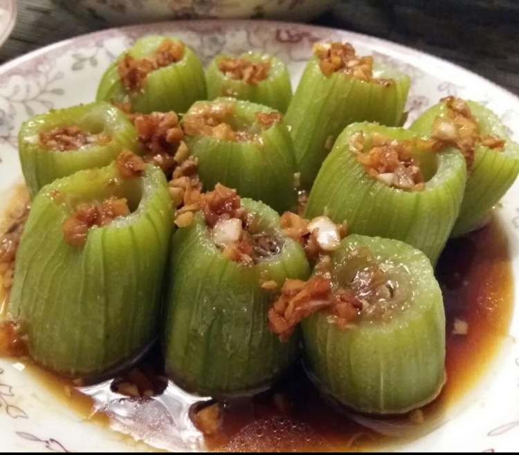 只需要五分钟就可以的美味蒜蓉蒸丝瓜