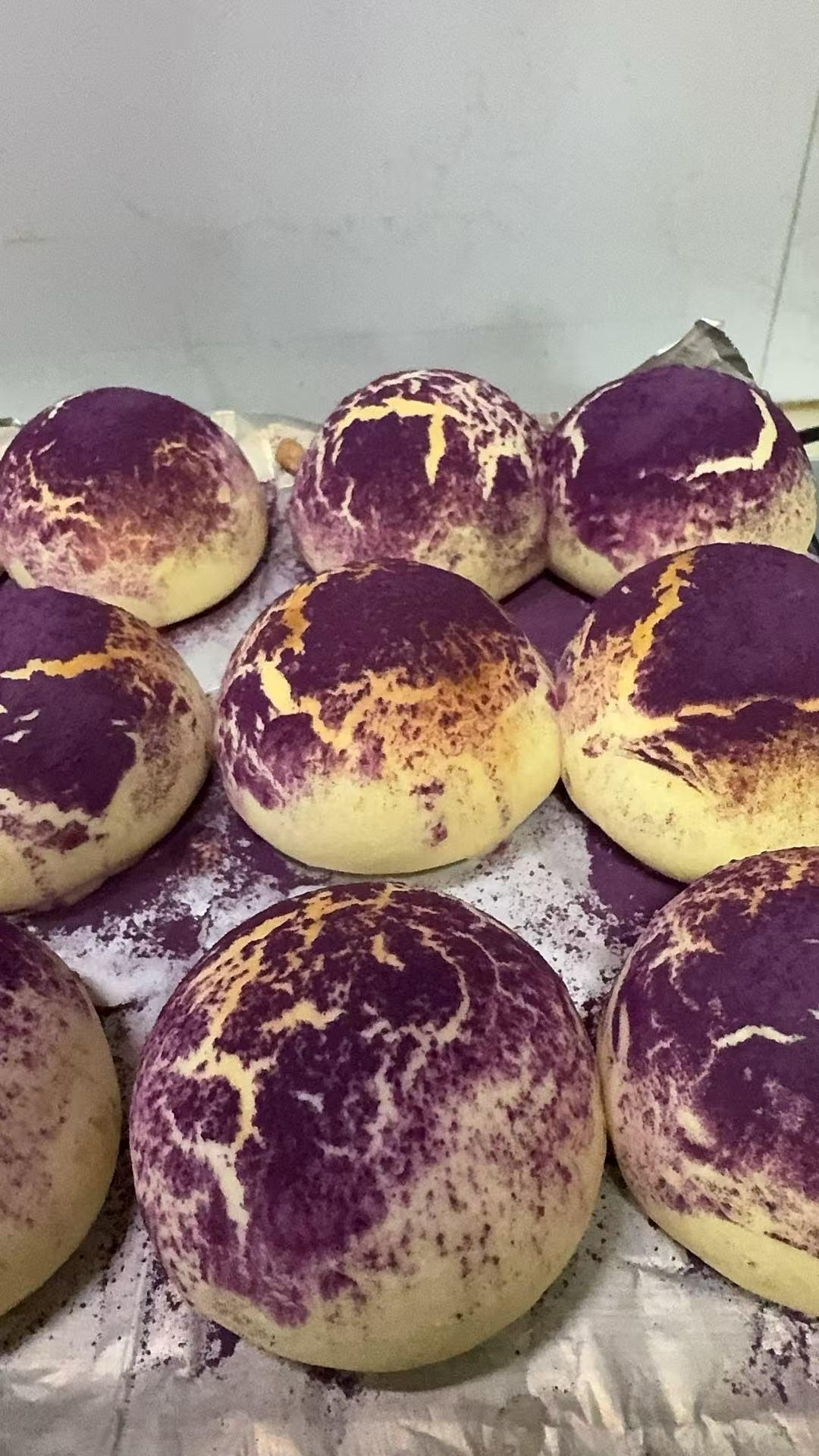 炼乳酱香芋紫薯面包