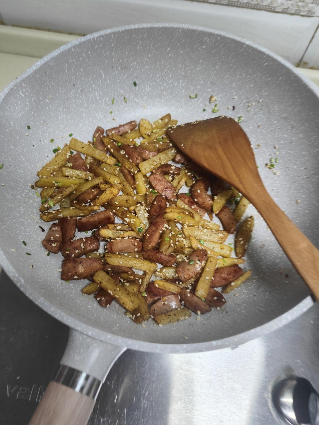 香辣过瘾的孜然土豆火腿，比路边摊还好吃