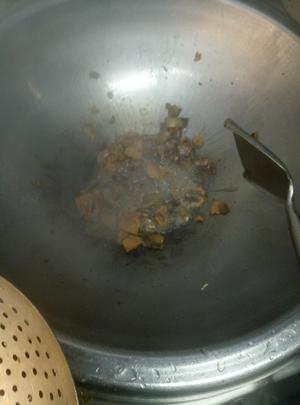 芹菜香干炒肉的做法 步骤3