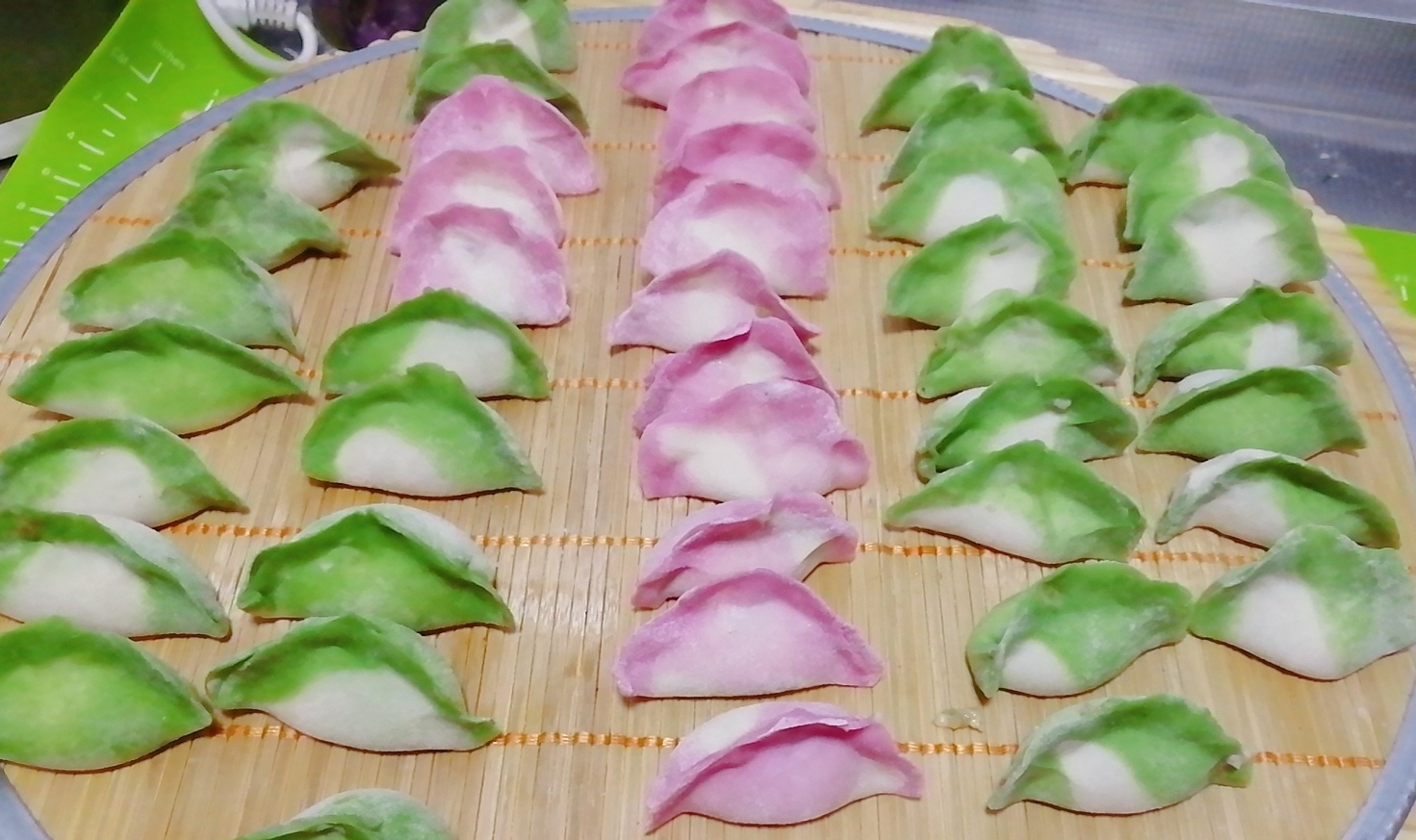 果蔬调色彩色饺子的做法