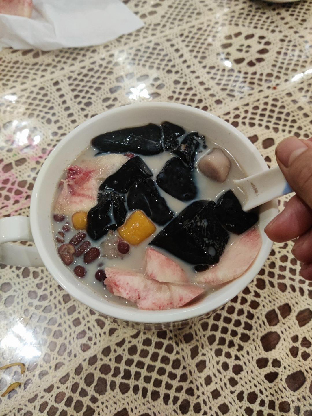 芋圆芒果椰奶西米露