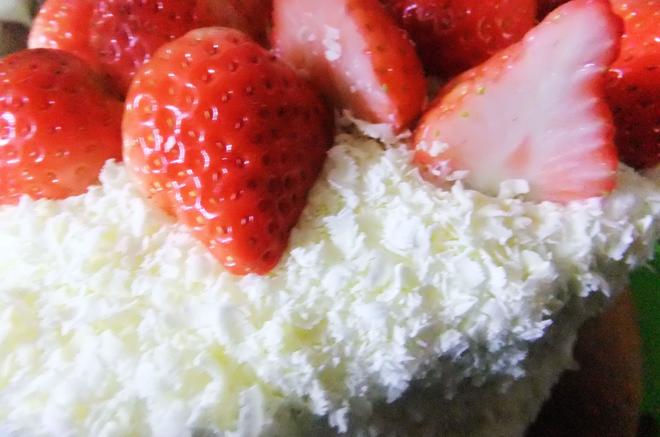 鹤发童颜——草莓白森林蛋糕的做法