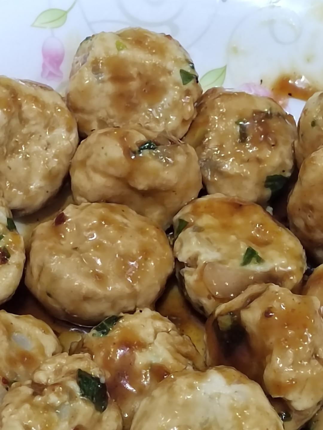 刷酱烤鸡肉丸子 | 日本烧鸟店头牌丸子，在家自己做加量版家庭装，难道不香吗？
