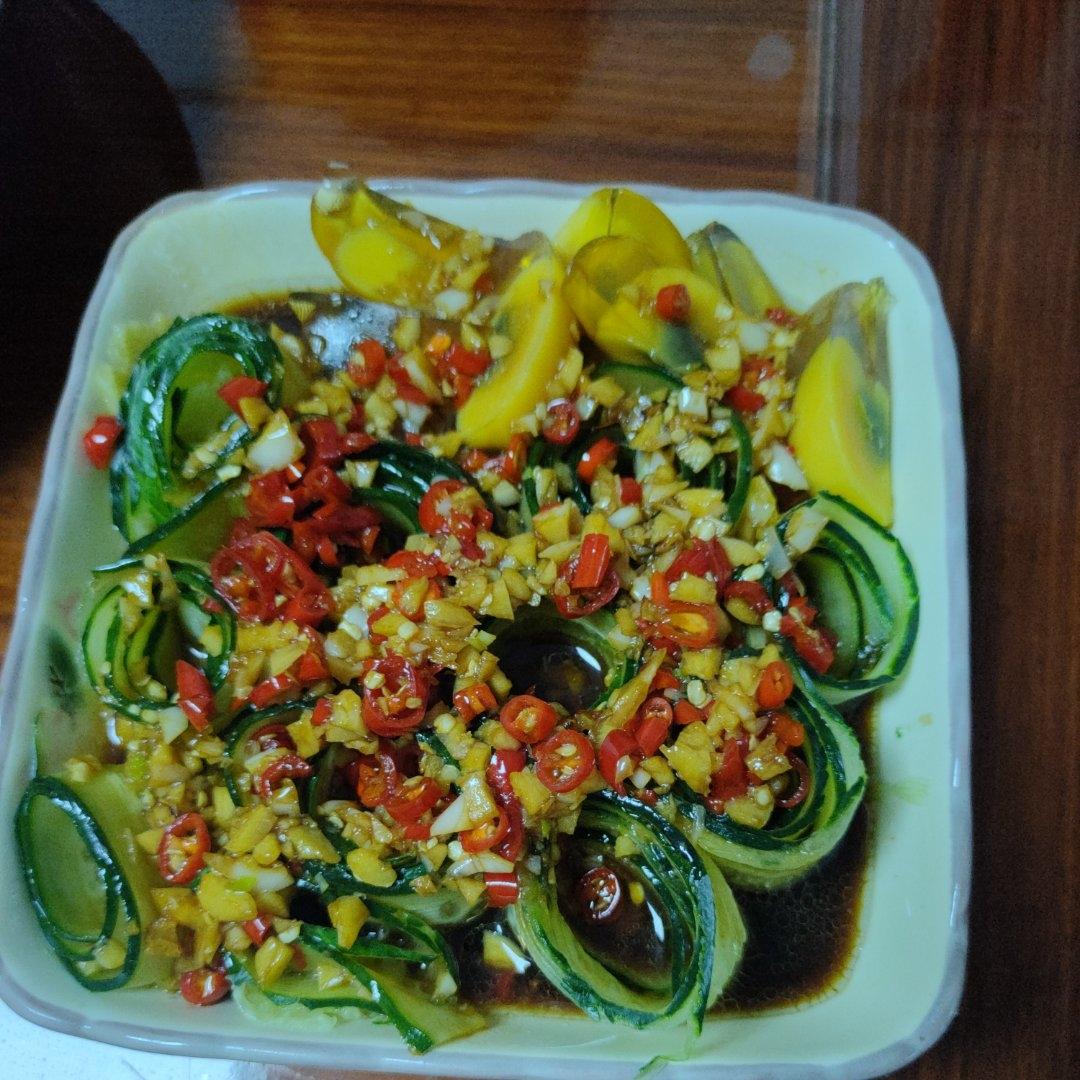 一看就会的‼️凉拌松花蛋黄瓜㊙️好简单