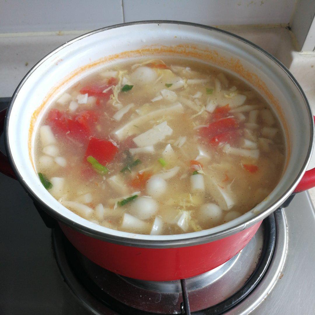 鲜掉眉毛的菌菇豆腐汤