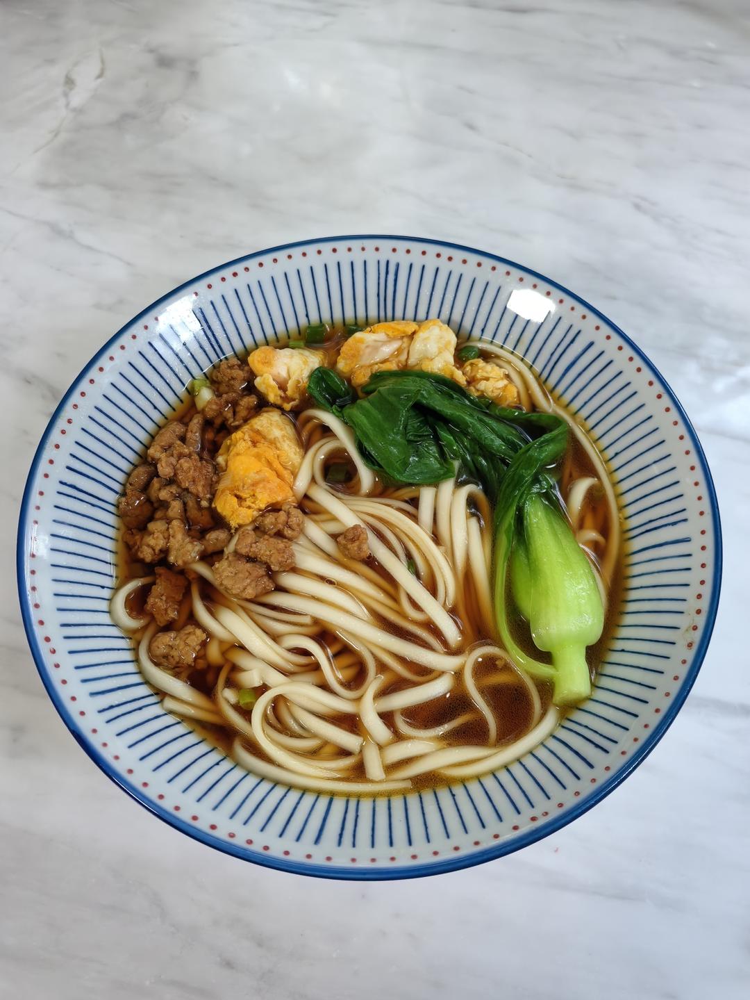 饭店版清汤肉臊子面