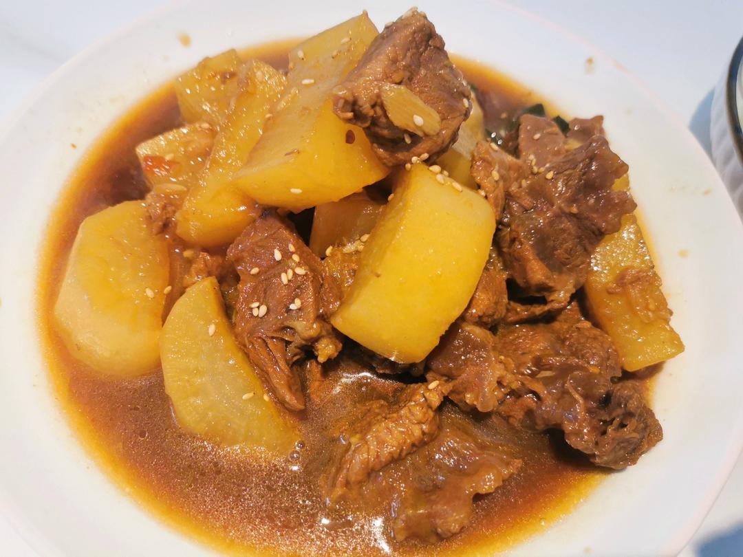 萝卜牛腩煲