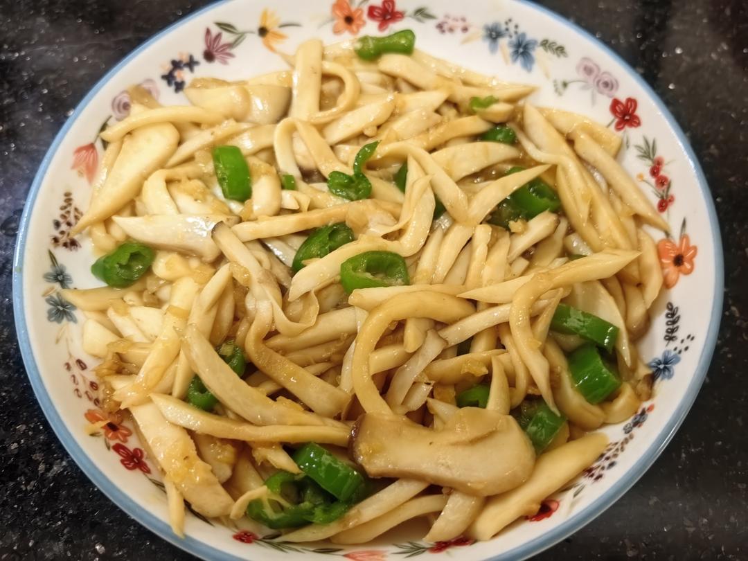 青椒素炒杏鲍菇