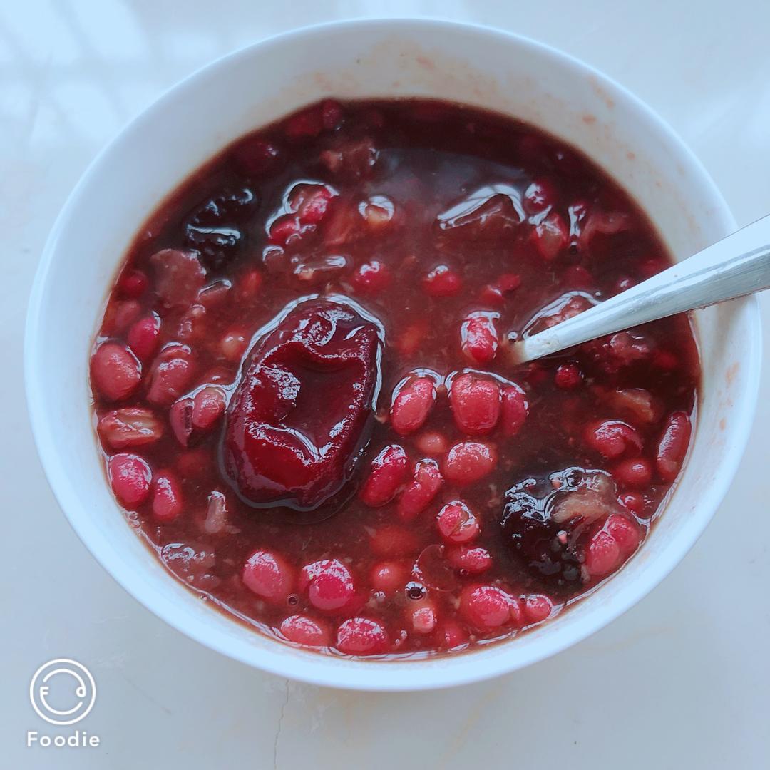 倾城美食小玩家做的红豆红枣银耳羹