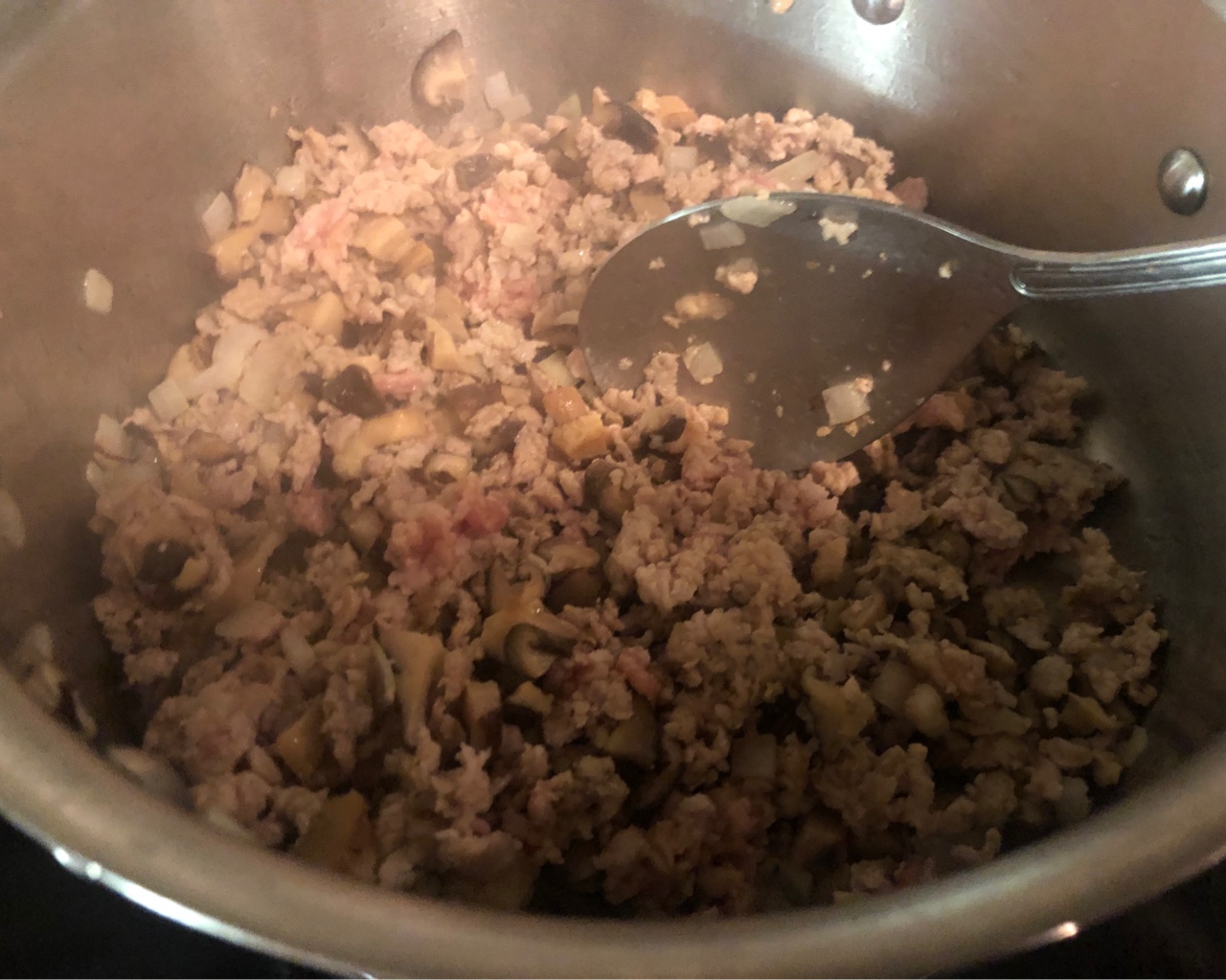 糯米香菇肉末烧卖（利用饺子皮手擀）的做法 步骤4