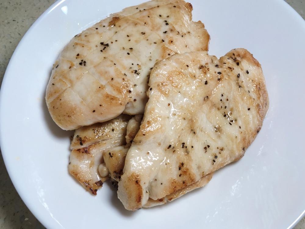 简单易做的香煎黑椒鸡排 柠檬鸡腿肉做法