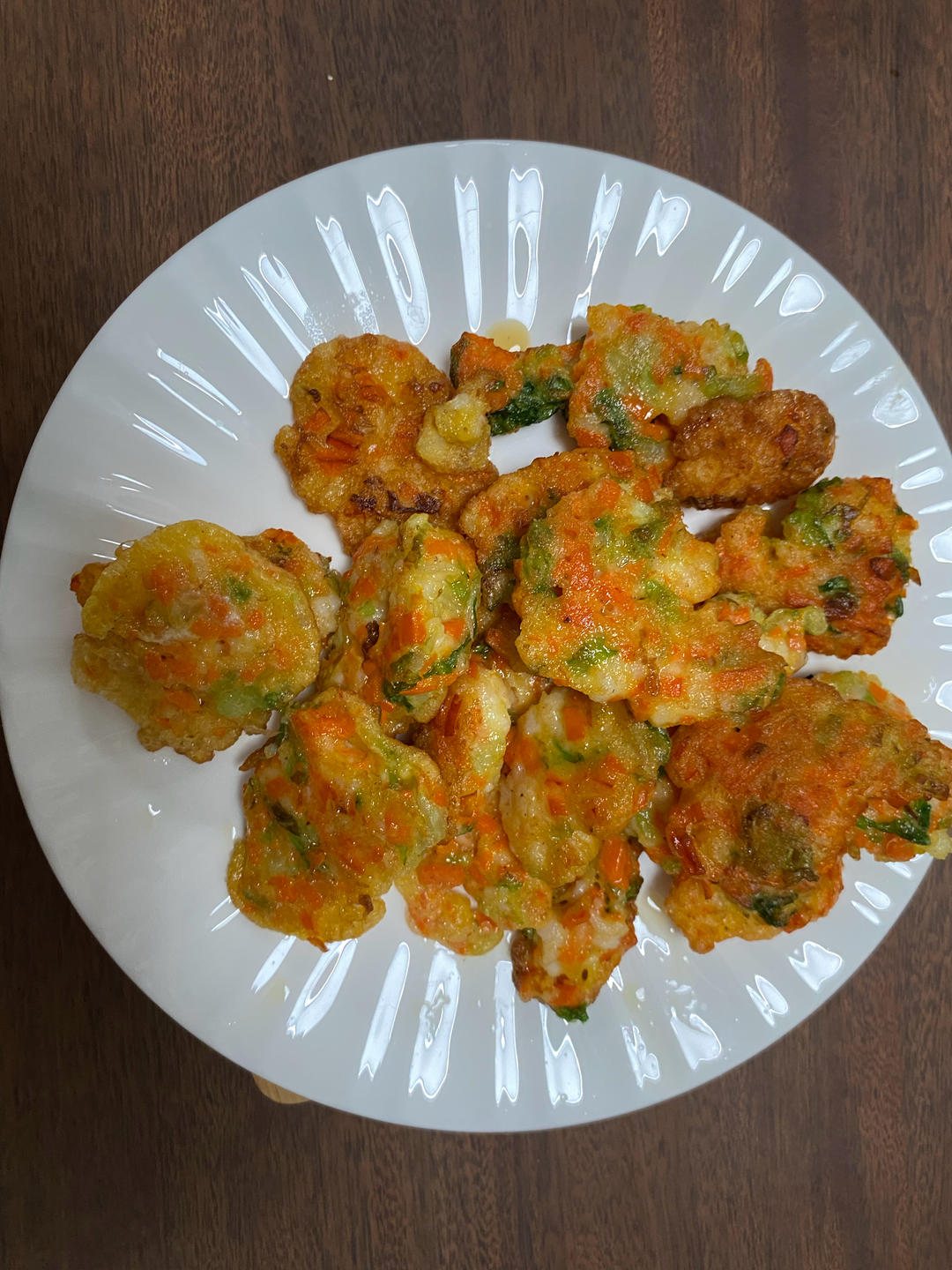 一口一个的鲜虾蔬菜饼
