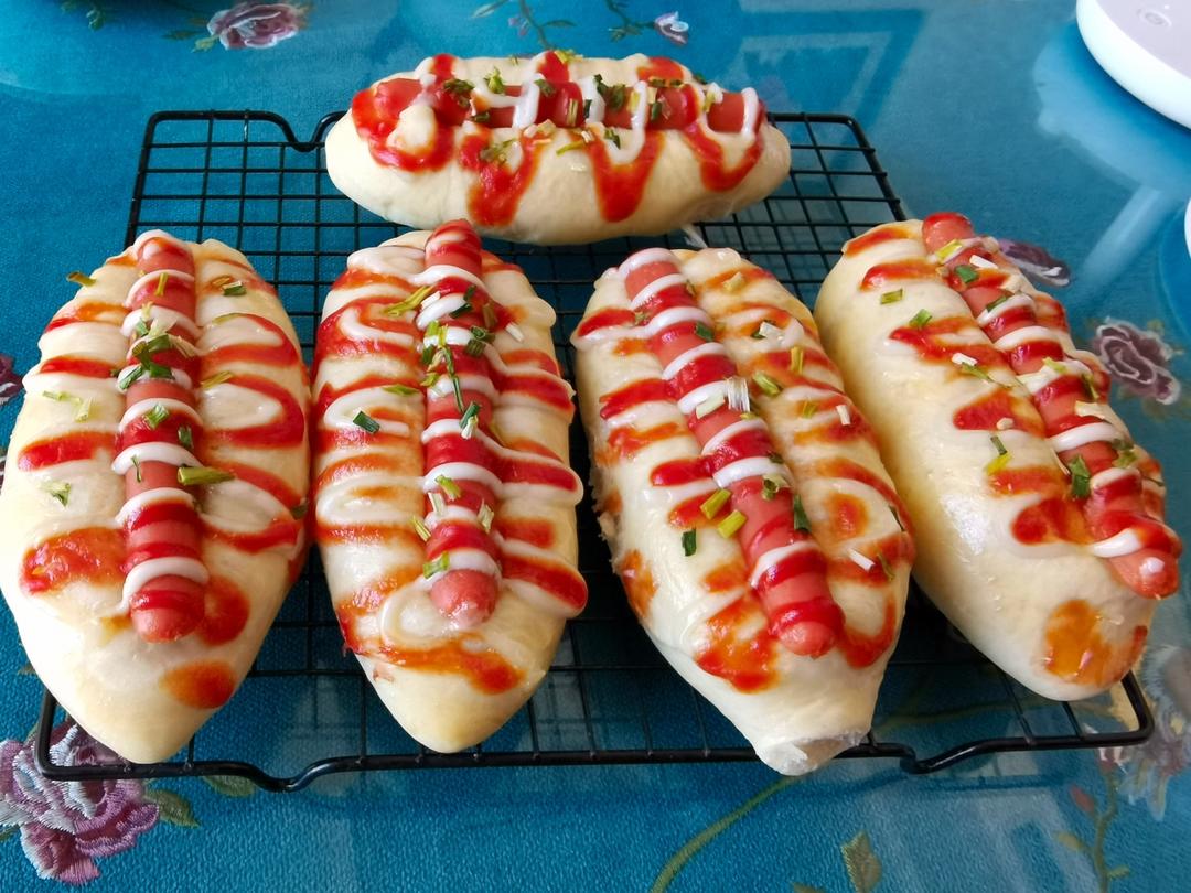 肉松香肠葱香面包