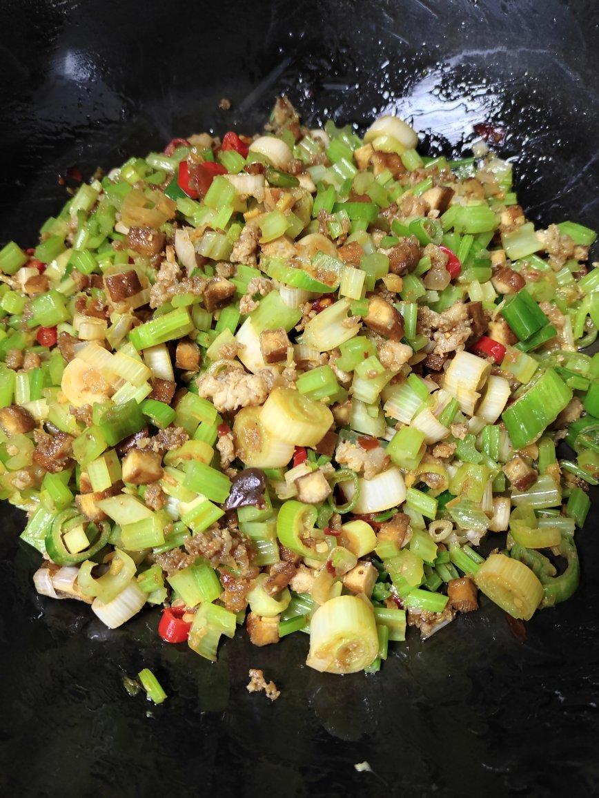 厨师长教你：“芹菜炒肉末”的家常做法，味道很赞，非常下饭