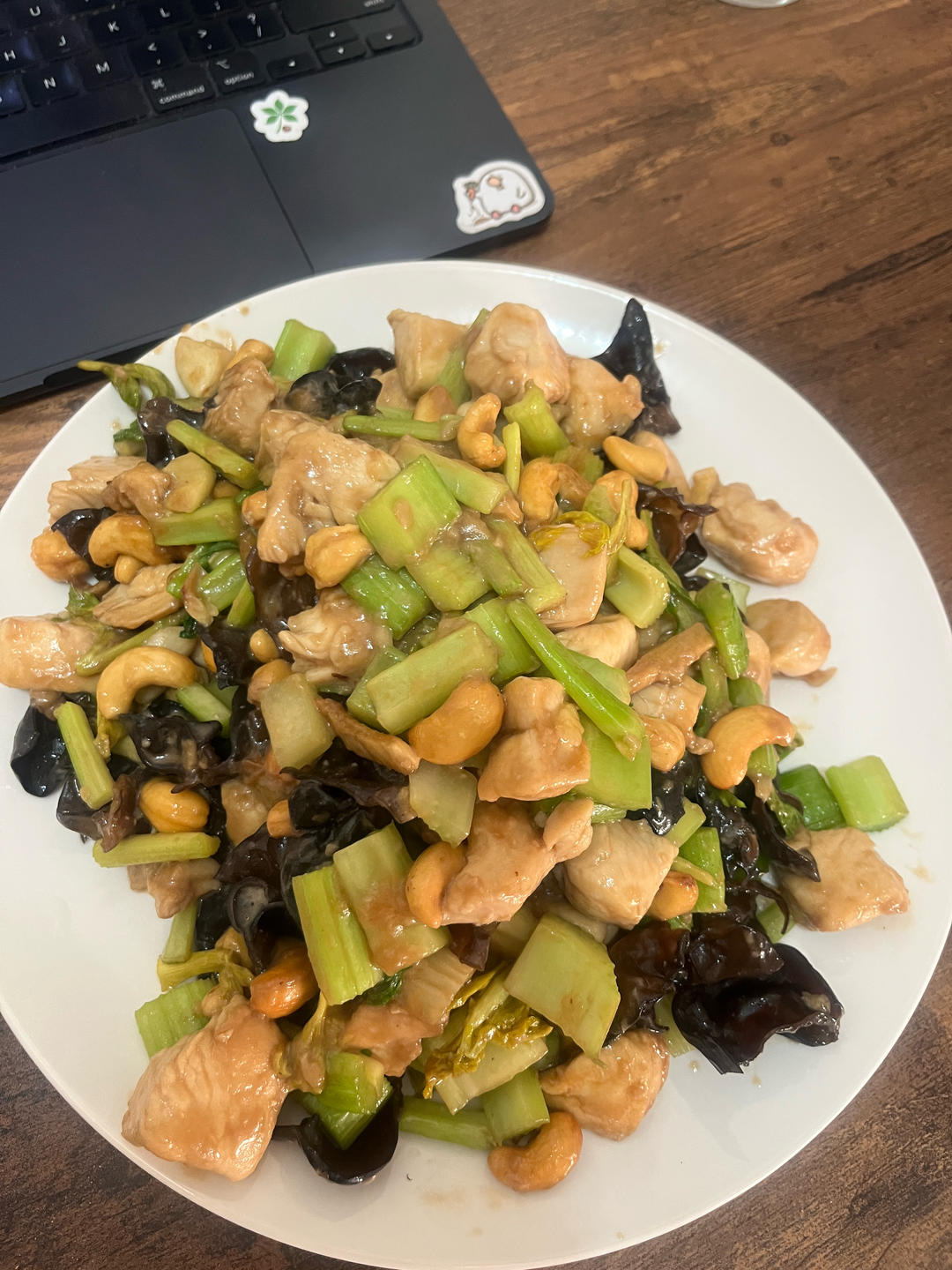 西芹腰果炒鸡丁|马克西姆不粘锅