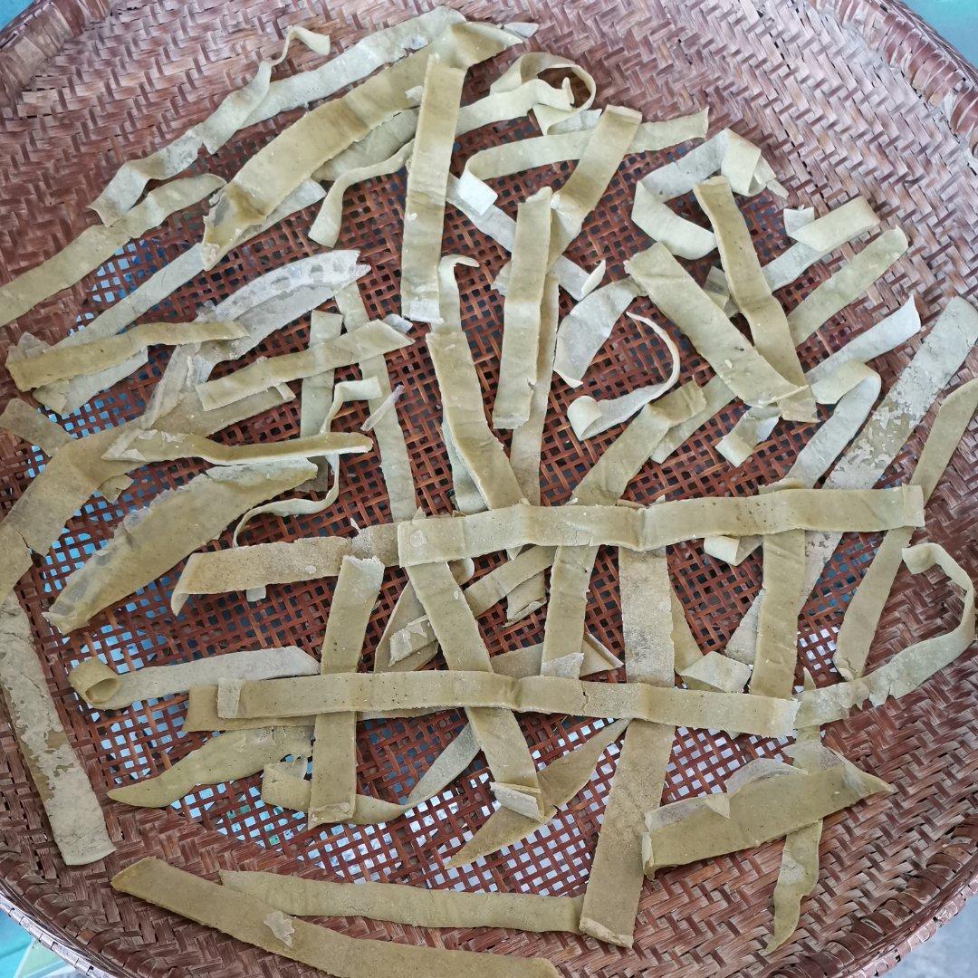 两调皮宝贝做的绿豆豆皮子老家