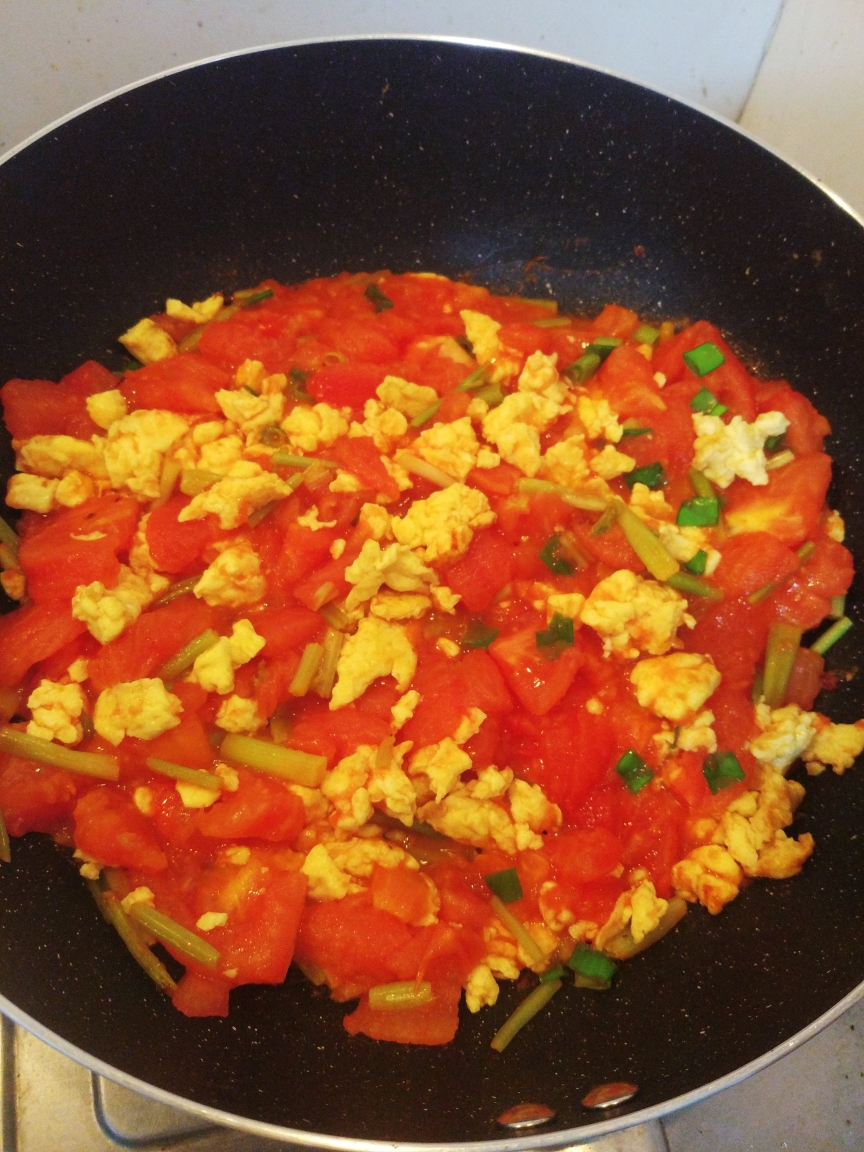 芹菜西红柿炒鸡蛋的做法