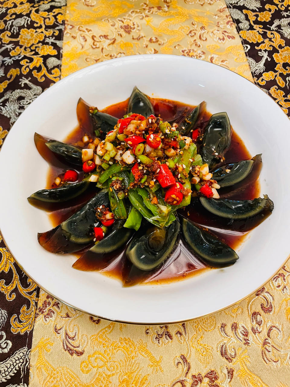 小艾的妈妈做的夏季开胃菜:手撕素鸡(杏鲍菇)&烧椒皮蛋