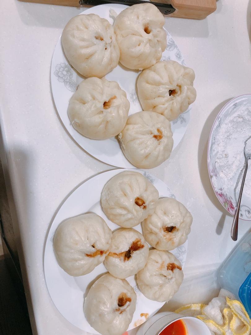 松软多汁的肉包子