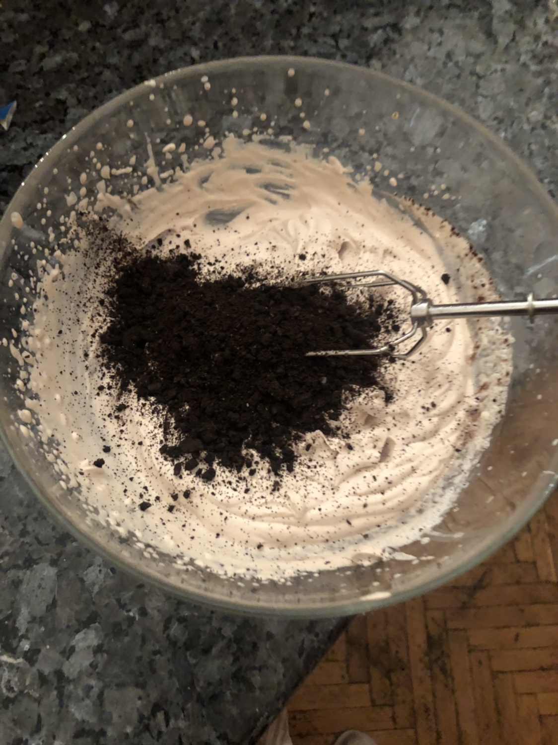 巧克力咸奶油奥利奥蛋糕卷的做法 步骤5