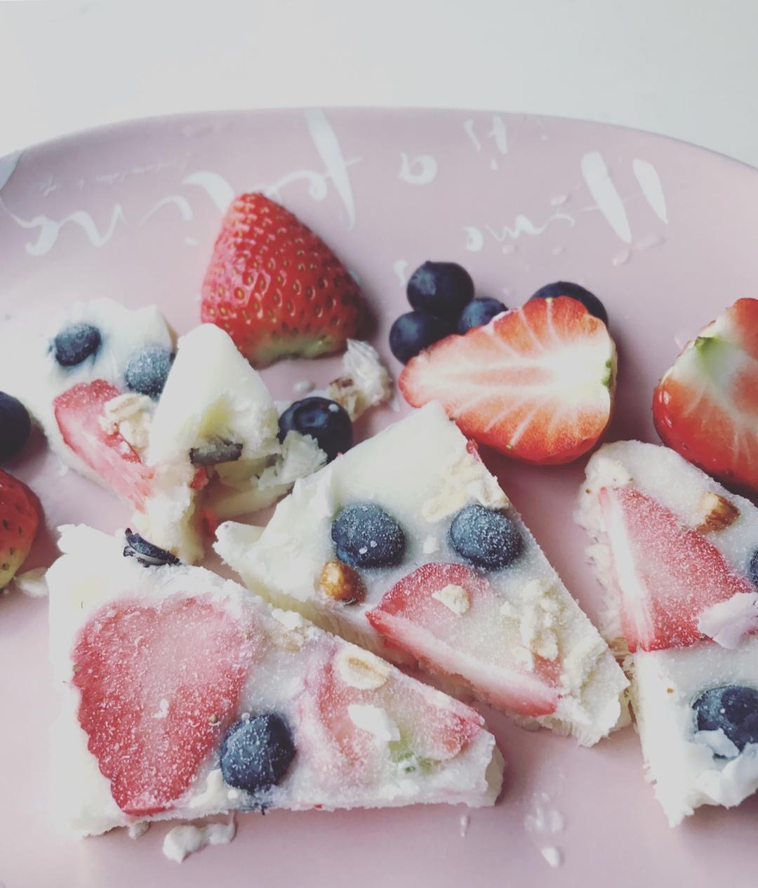 金金金酱做的草莓冻酸奶