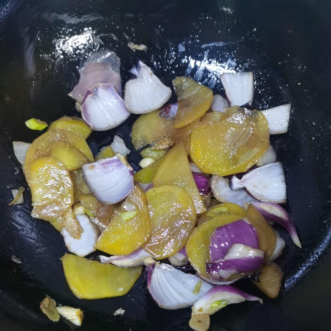 香喷喷的洋葱土豆片