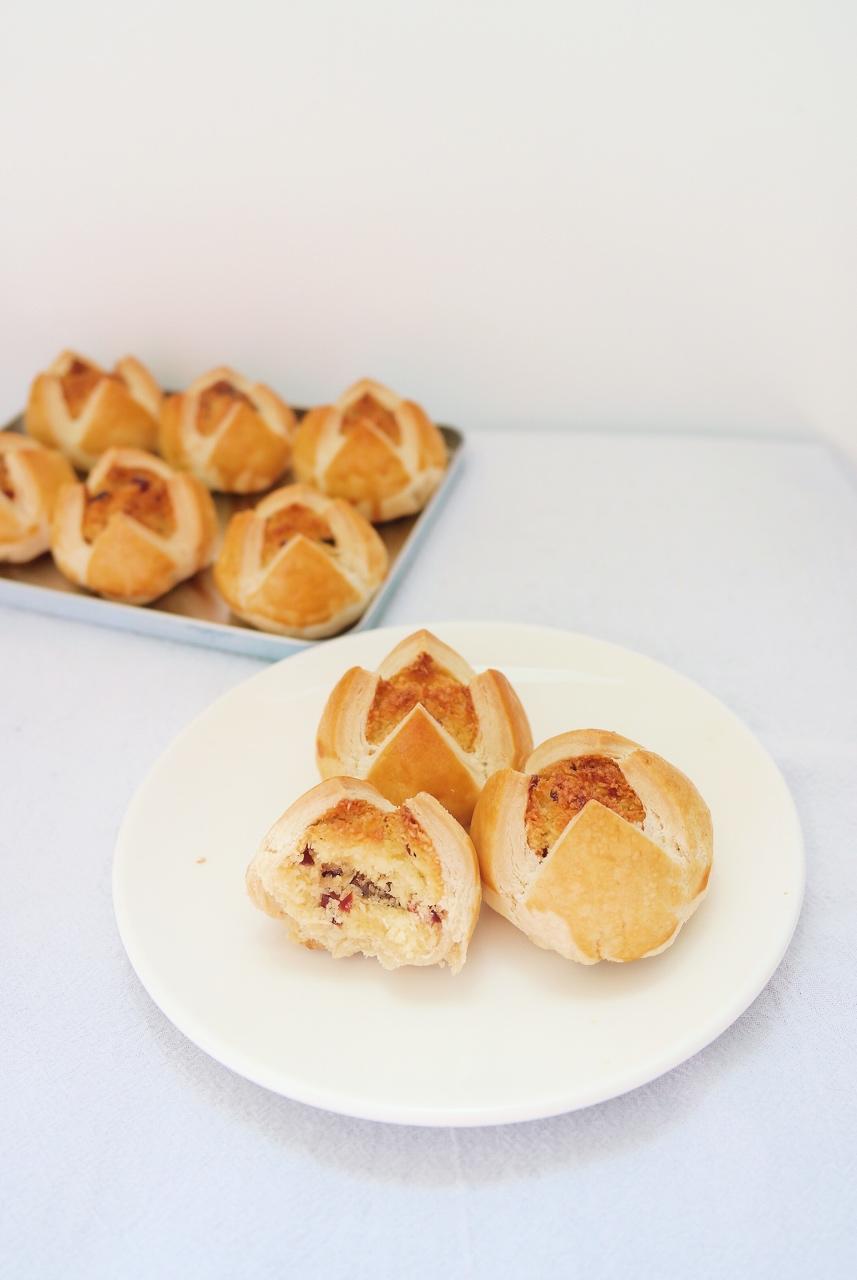 索西与马戏团做的花开富贵之四种口味的椰蓉开口酥