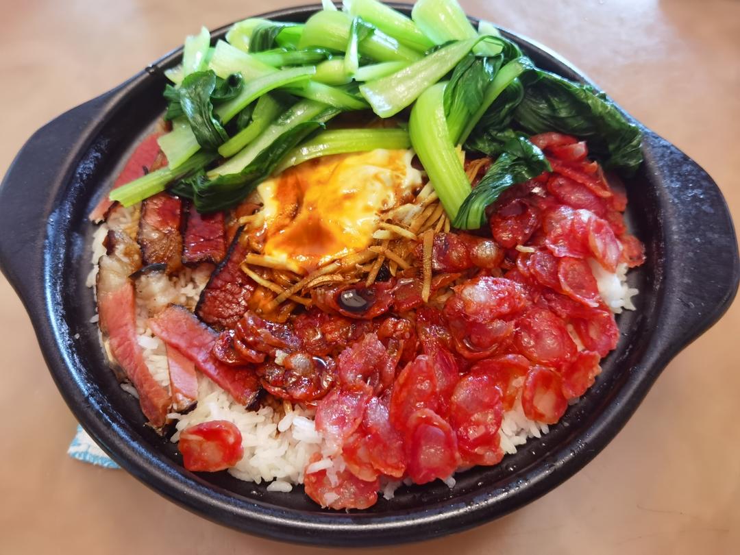 保姆级的「腊味煲仔饭2.0」加强版来了，地道老广味～