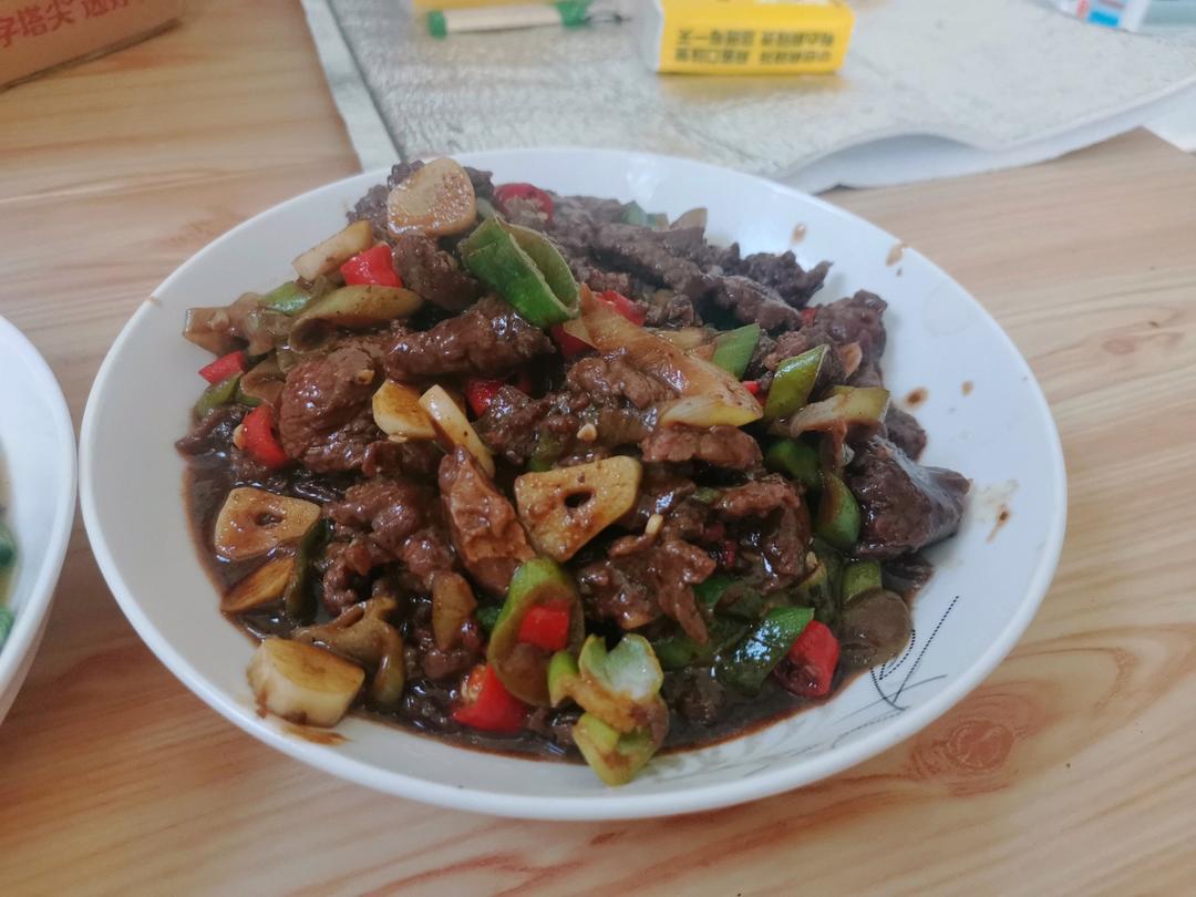 小炒牛肉（肉嫩味香）