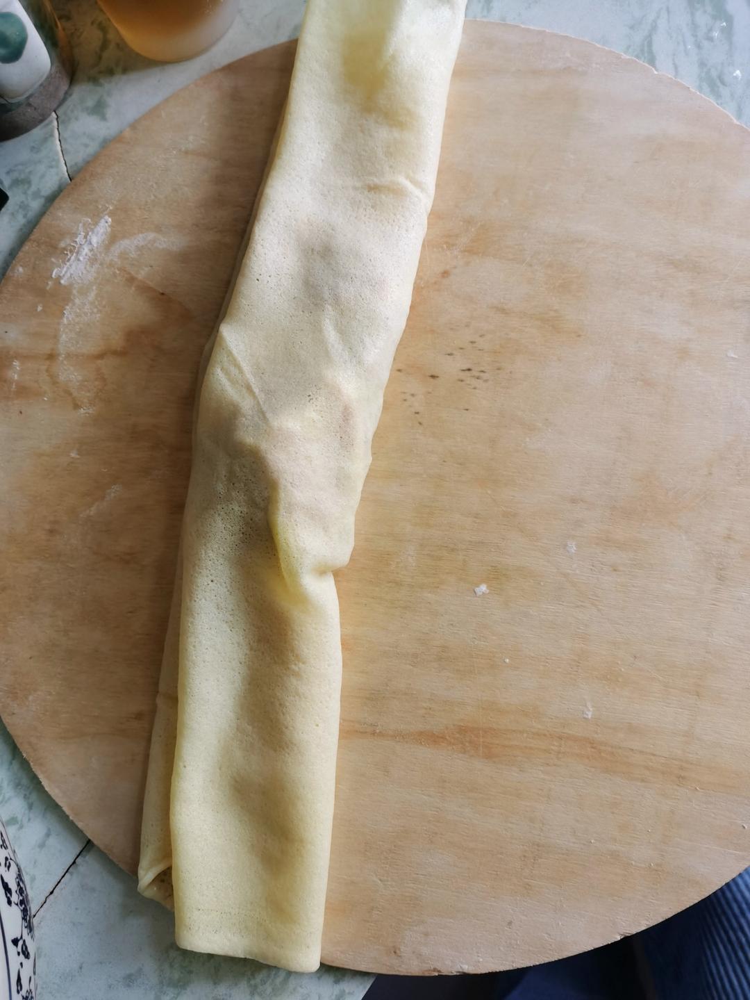 早餐之小米煎饼卷葱花煎鸡蛋            韭菜鸡蛋薄皮盒子  面