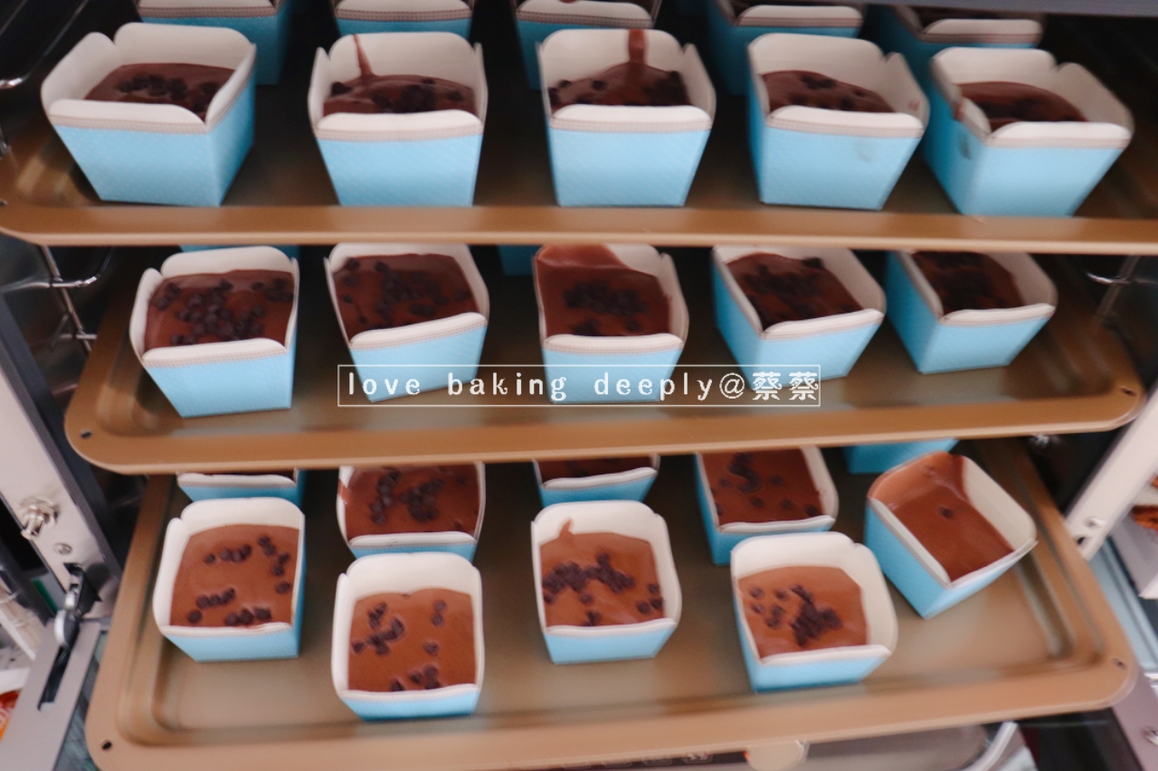 香浓巧克力❗一秒爱上巧克力纸杯蛋糕的做法 步骤15